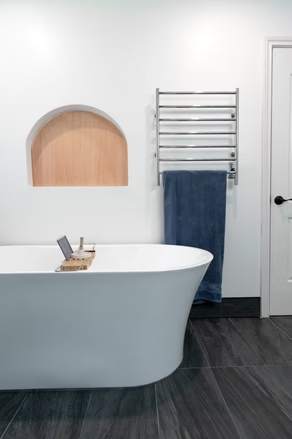 Marble and Navy Primary Ensuite, Courtice: Freestanding tub with an arched niche
