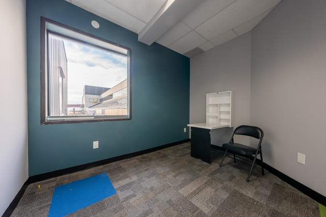Dots for Kids Occupational Therapy Centre, Whitby: Office nook with a teal accent wall and a large window view