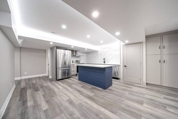 Open-Concept Basement Suite, Oshawa: Open-concept basement apartment with a kitchen island