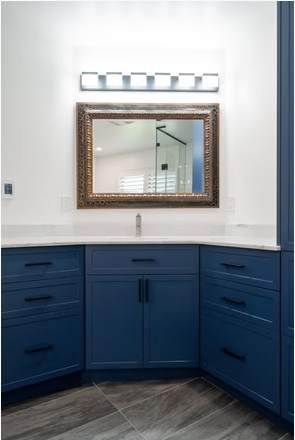 Marble and Navy Primary Ensuite, Courtice: Vanity and mirror with vanity lighting