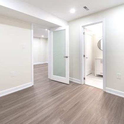 Wood-look vinyl plank